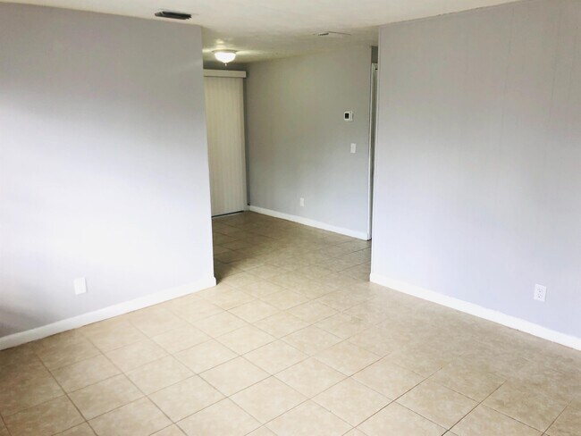 Foto del edificio - 240 Lee Dr