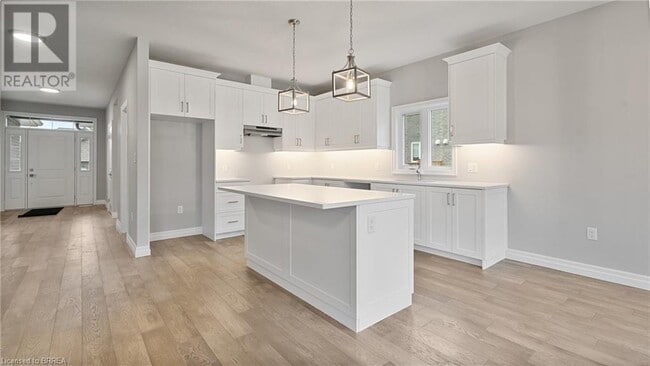 Building Photo - 45 Vanrooy Trail