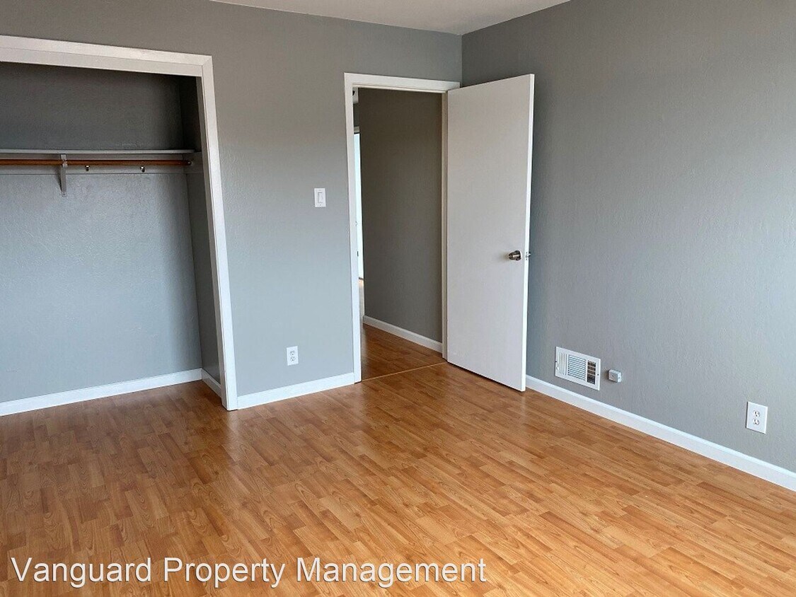 Primary Photo - 3 br, 1 bath Apartment - 1421 Silver Avenue