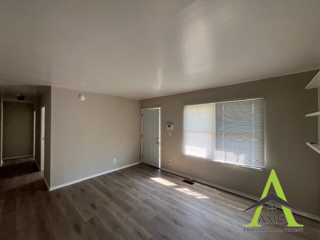 Building Photo - 6414 Meadowlark Dr