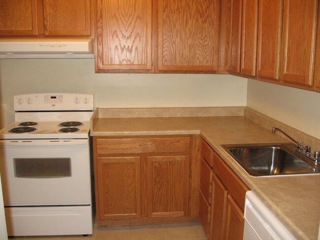 Building Photo - Pebble Creek