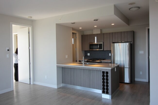 Building Photo - 702-1788 Ontario Street