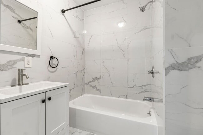 Foto del edificio - 322 Rutherford Blvd