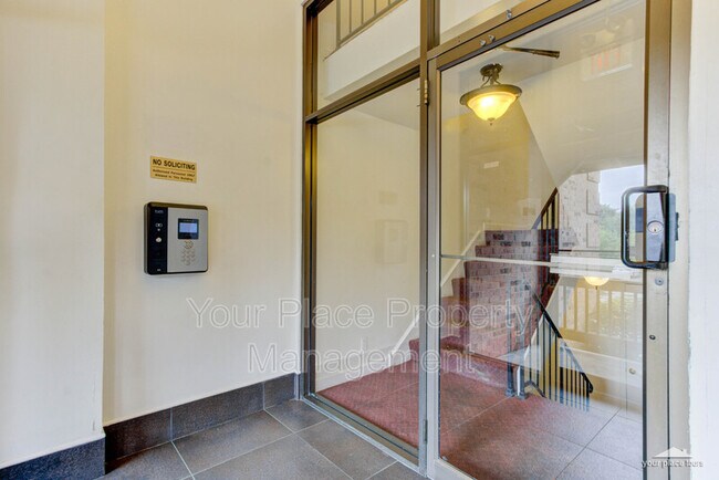 Foto del edificio - 1870 Tall Oaks Dr