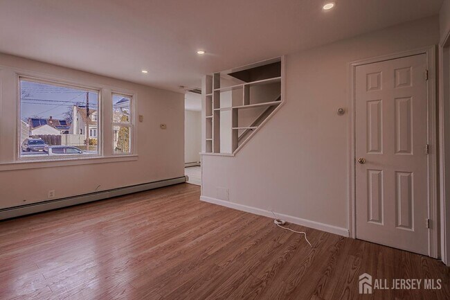 Building Photo - 253 9th St