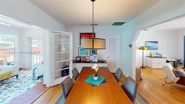 Foto del edificio - 951 NE 116th St