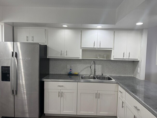 Foto del edificio - 1351 NE Miami Gardens Dr