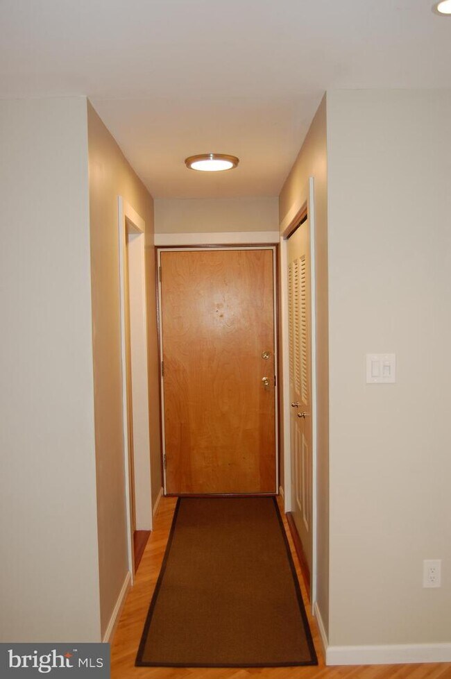 Building Photo - 3321 Valley Dr