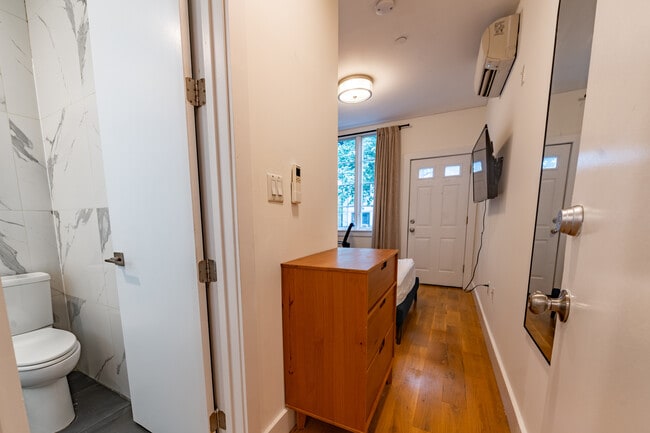Building Photo - 1062 Halsey St