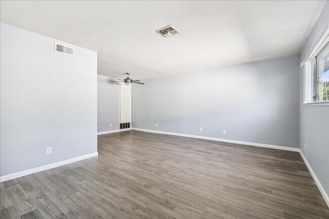 Foto del edificio - 4718 Hayford Way