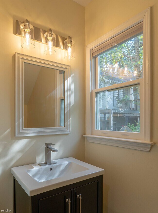 Building Photo - 4 br, 2.5 bath House - 7 Park Avenue South...