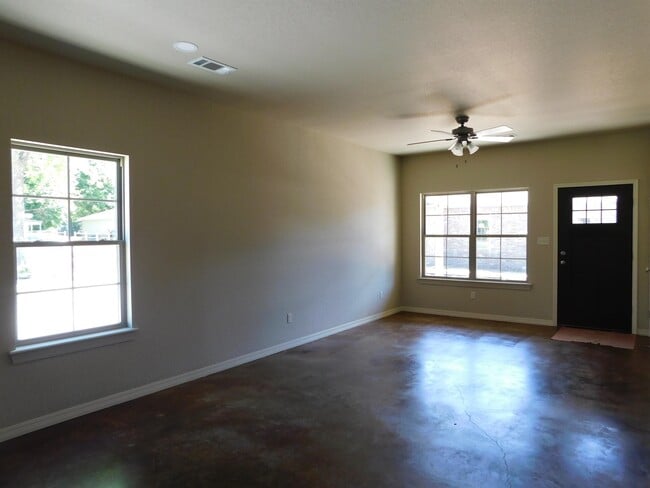 Building Photo - 2700 Tulsa St