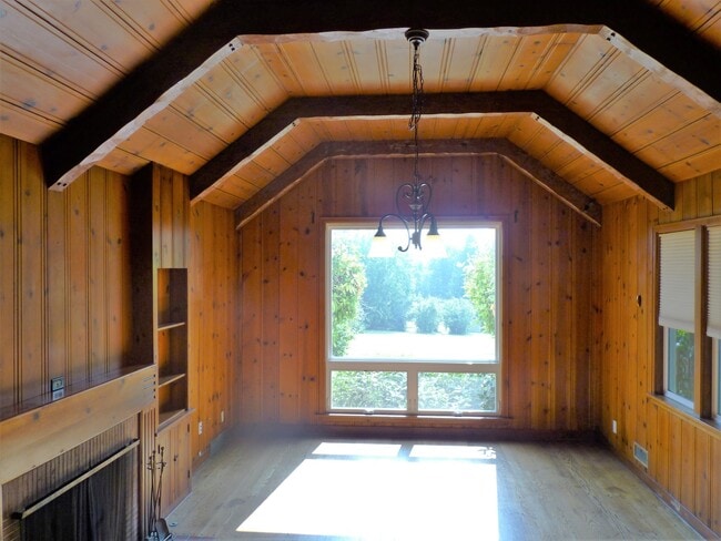 Building Photo - Charming 3BD | 2BA Cottage + Bonus Room - ...