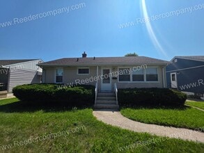 Building Photo - 6945 Northcote Ave