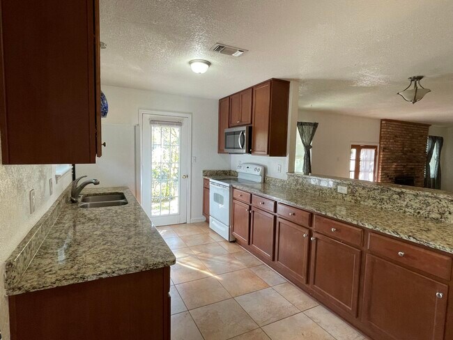 Foto del edificio - 606 Bayou Ln