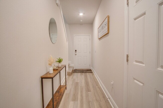 Building Photo - Convenient Gulf Breeze Location – 3BR/2.5BA Townhome