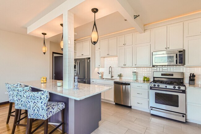 Building Photo - 33 W Ontario St