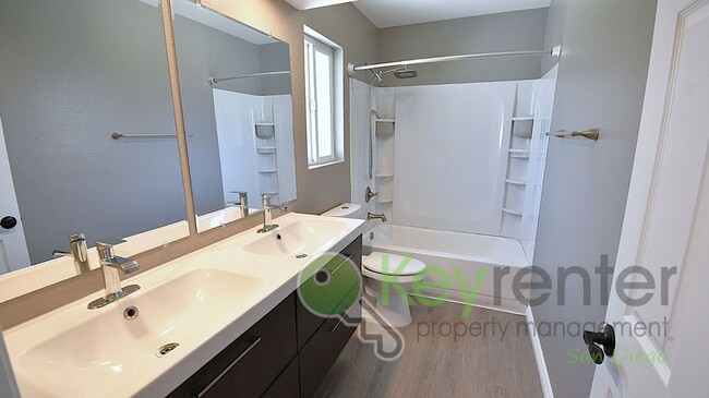 Foto del edificio - West El Cajon | Easy freeway access – minutes to I-8, SR-67, and I-125