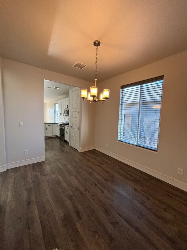 Building Photo - 1673 Stratford Pl