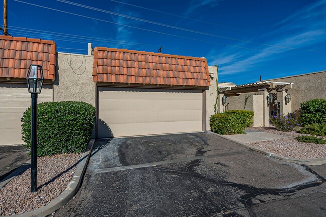 Building Photo - Stunning Old Town Scottsdale Gem!