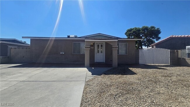 Building Photo - 4533 W Desert Inn Rd