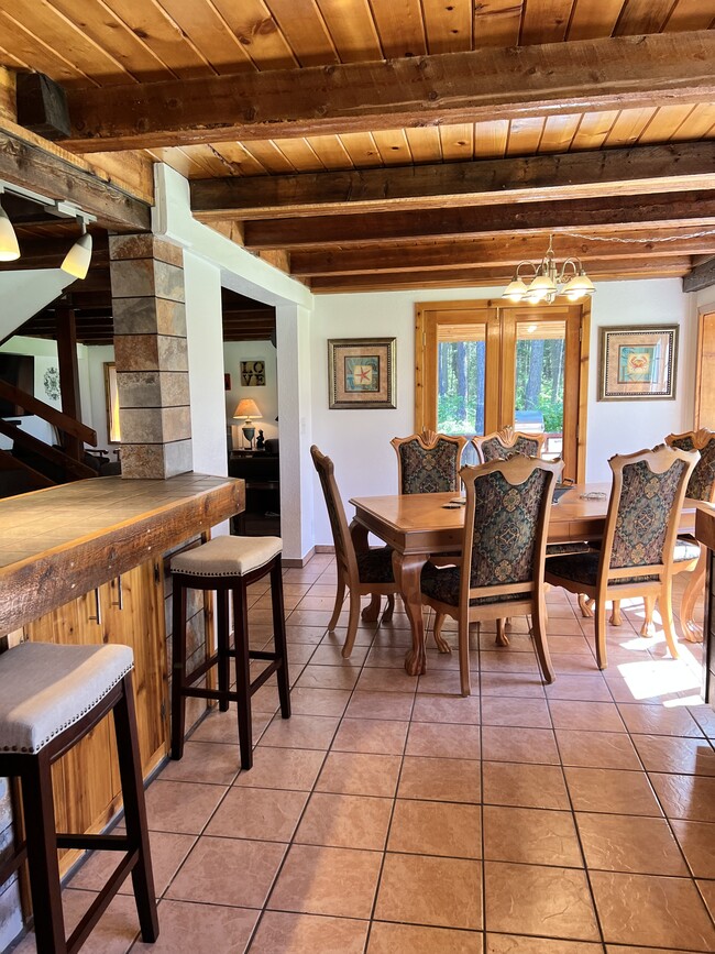 Building Photo - 260 Rustic Ln