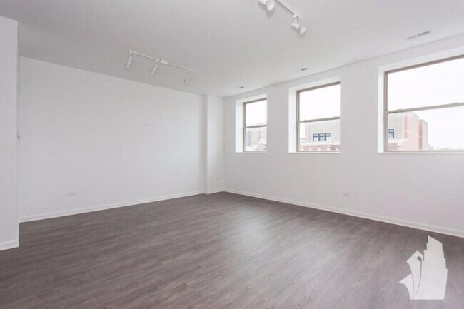 Foto del edificio - 3 bedroom in Chicago IL 60613