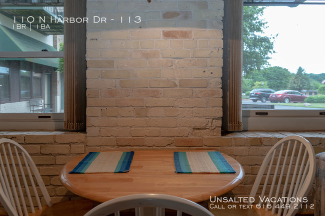 Building Photo - 110 N Harbor Dr #113
