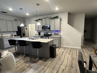Building Photo - 7621 Gray Pointe Dr