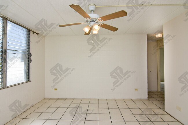 Building Photo - 984