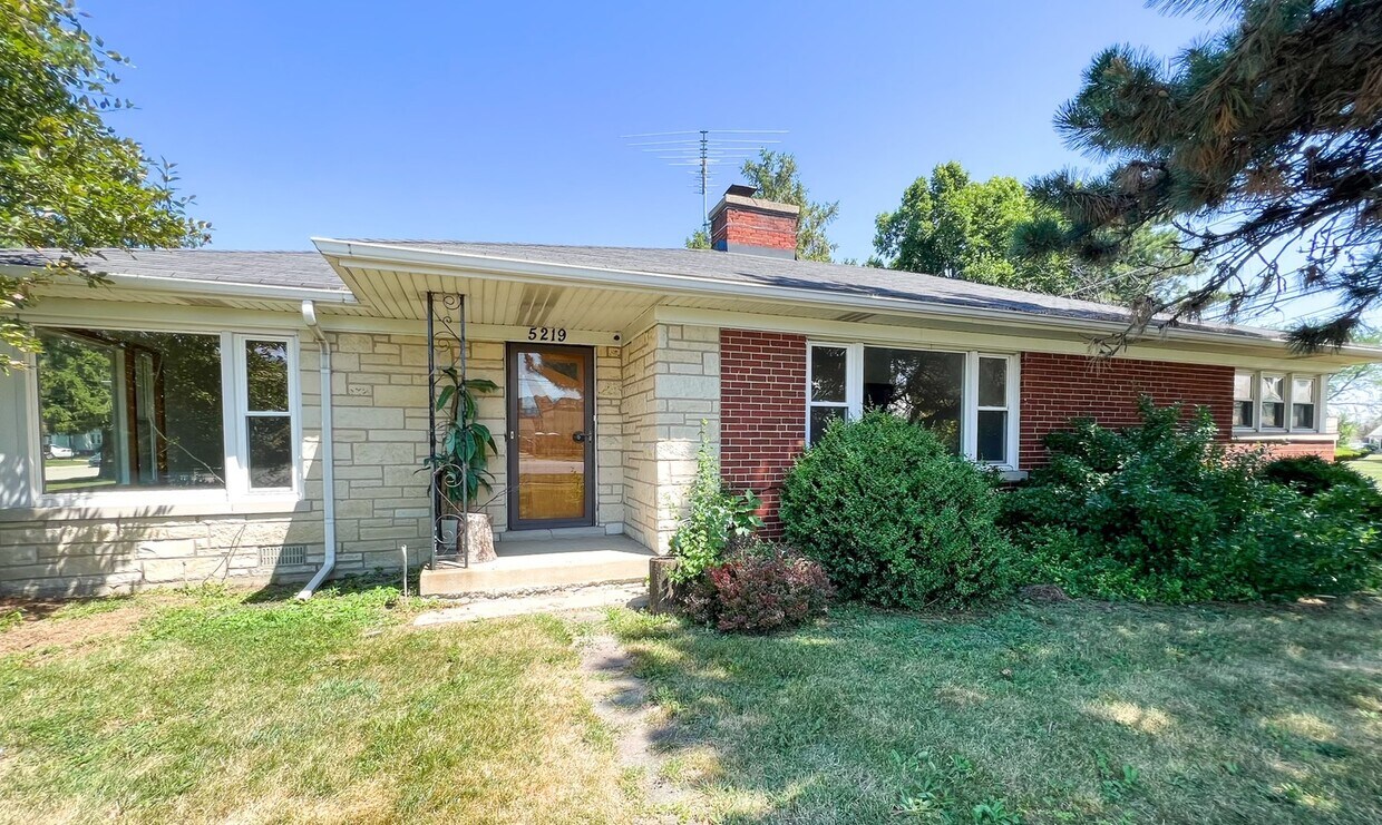 5219 N Cumberland Ave, Norridge, IL 60706 House Rental in Norridge