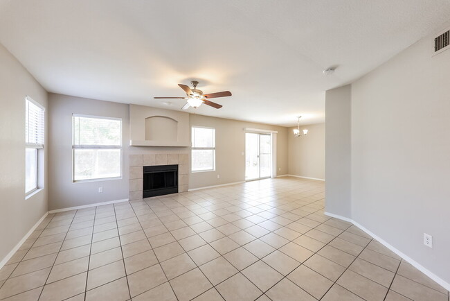 Foto del edificio - 11322 W Loren Ln