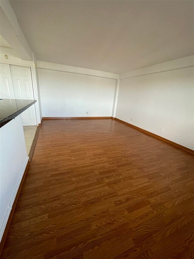Foto del edificio - 8800 Boulevard E