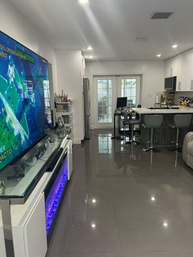 Foto del edificio - 5715 Cinnamon Dr