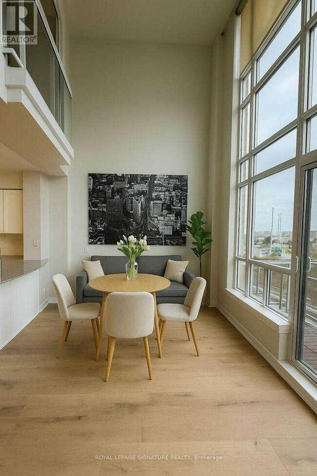 Photo du bâtiment - 1720 Eglinton Ave E