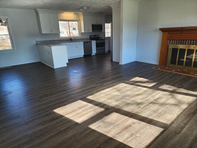 Building Photo - Beautiful brick ranch