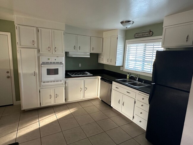 Foto del edificio - Charming Orcutt 3 Bd. 2Ba Home w/ Formal D...