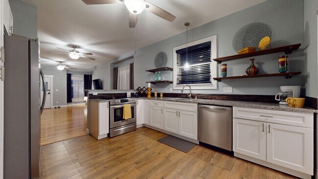 Foto del edificio - Excellent Location, Large Four Bedroom Bremerton House for Rent! Available Now!