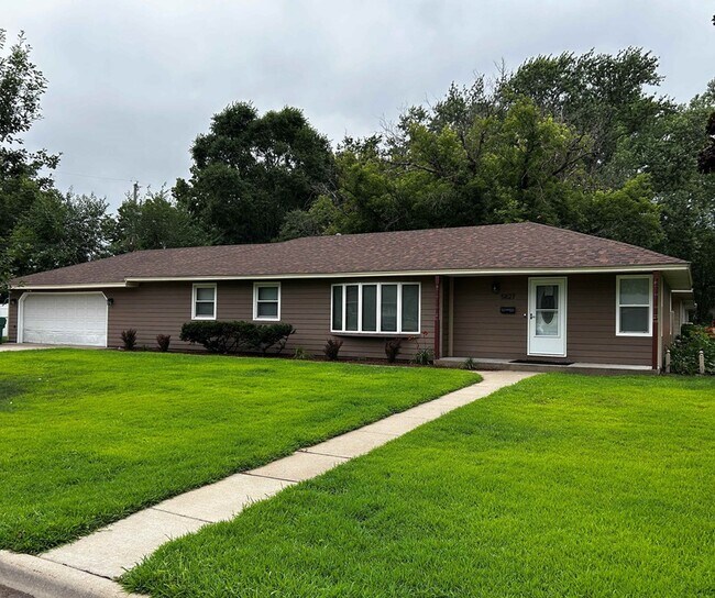 Foto del edificio - 5827 Jersey Ave N