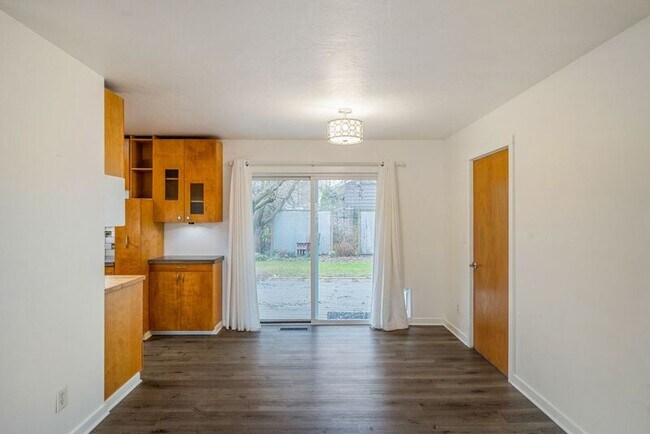 Foto del edificio - 8715 N Washburne Ave