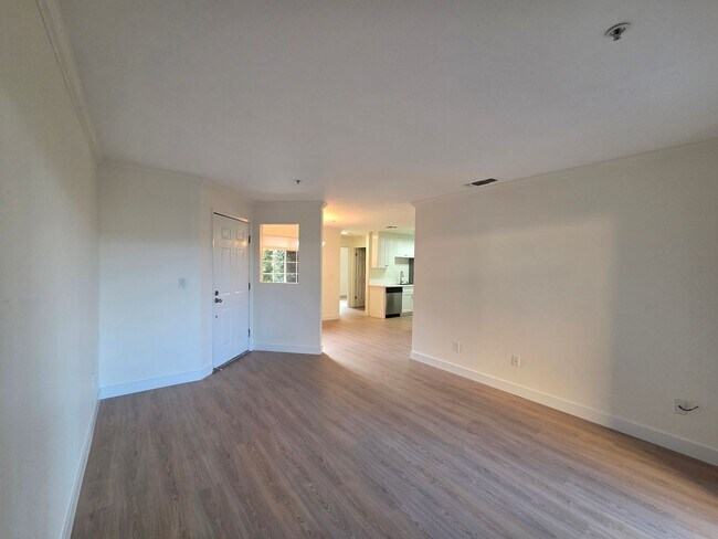 Building Photo - Large 2 Bedroom, 2 Bath Condo in San Ramon