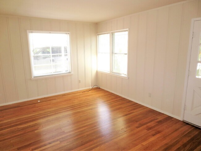 Foto del edificio - Cute, Cozy Cottage within Walking Distance of the Beach