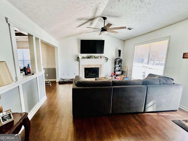 Building Photo - 5472 Riverchase Dr