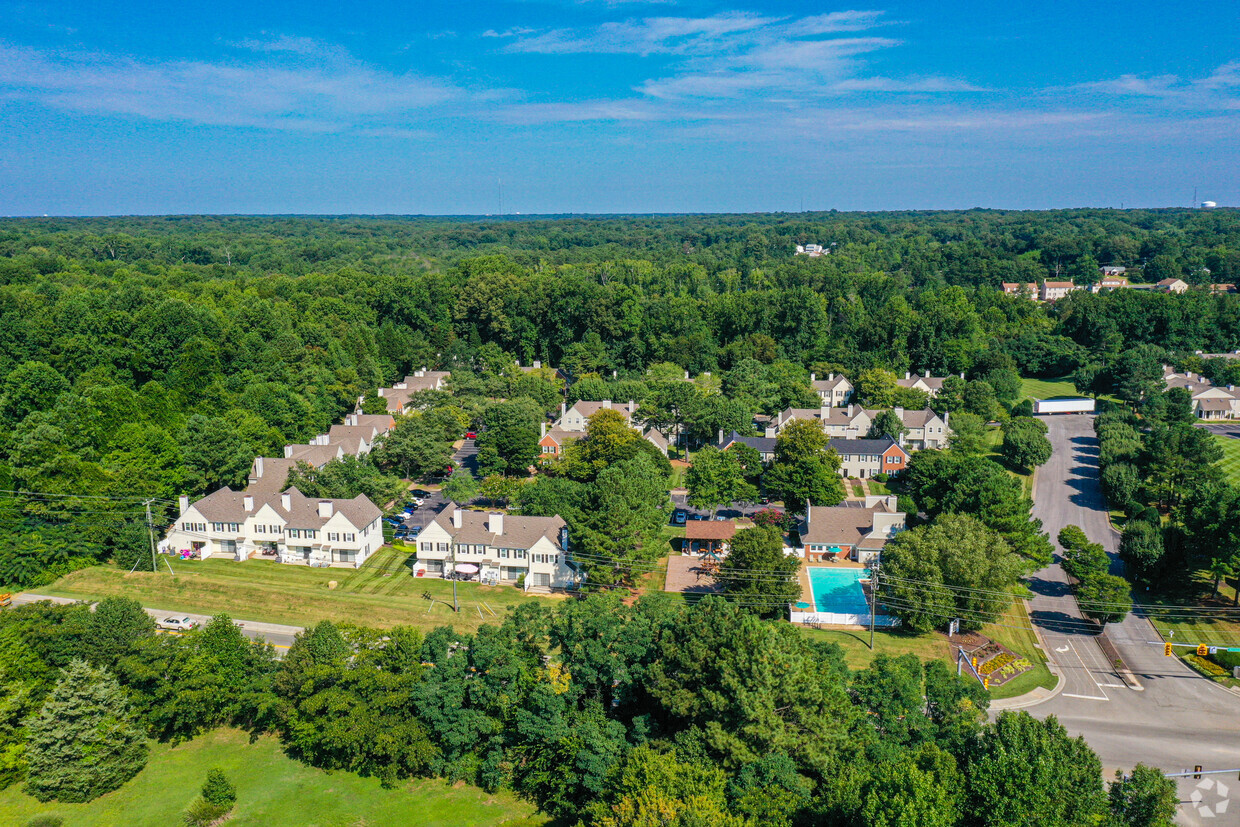 Primary Photo - Cross Creek Apartments