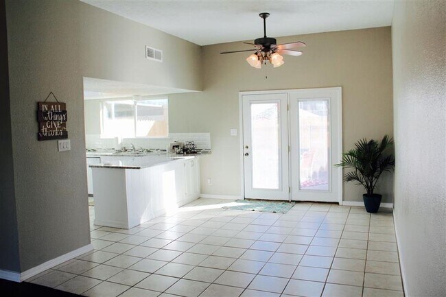 Foto del edificio - Beautiful 3 bedroom, 2 bath home for rent