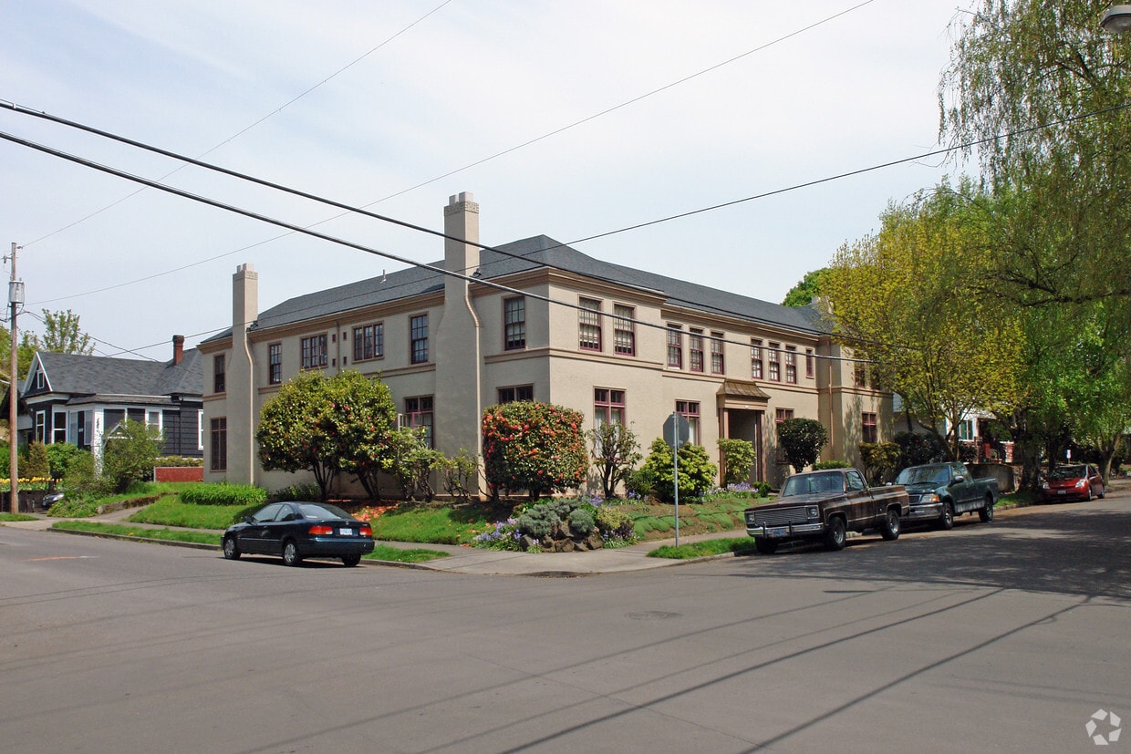 Primary Photo - 1409 NE Hancock St