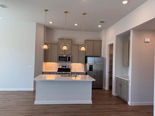 Foto del edificio - Newly Built Never Been Lived In