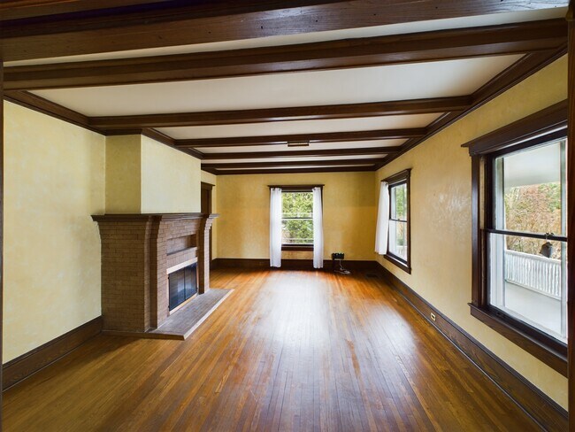 Building Photo - 247 S Irving St