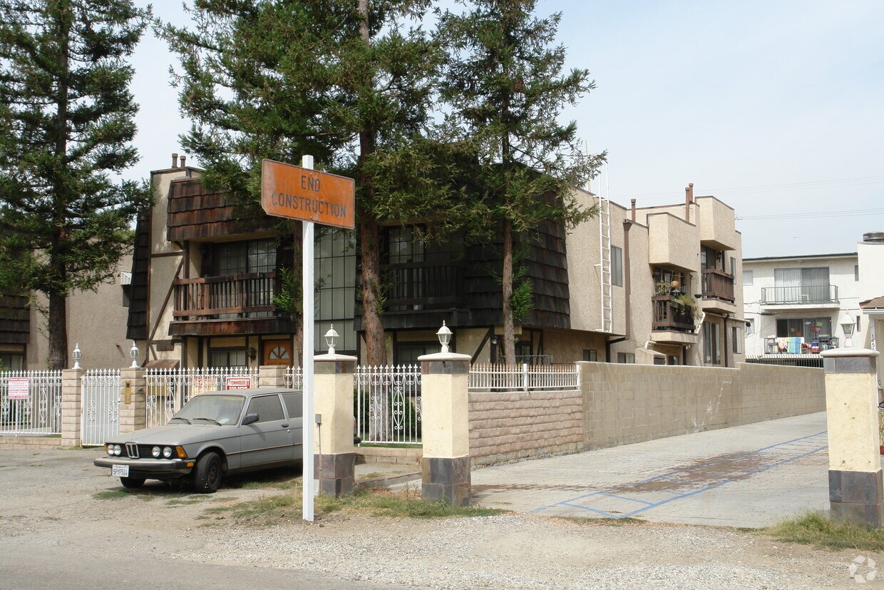 Building Photo - 14551 Margate St