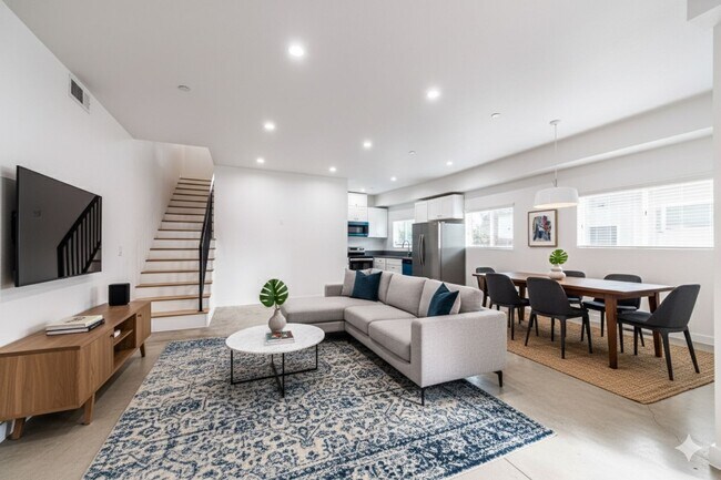 Foto del edificio - Brand-New Luxury Townhomes in NoHo